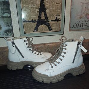 Combat Boots Ladies 8.5 Boots Beige Round Toe Lace Up/Zip Ankle Platform